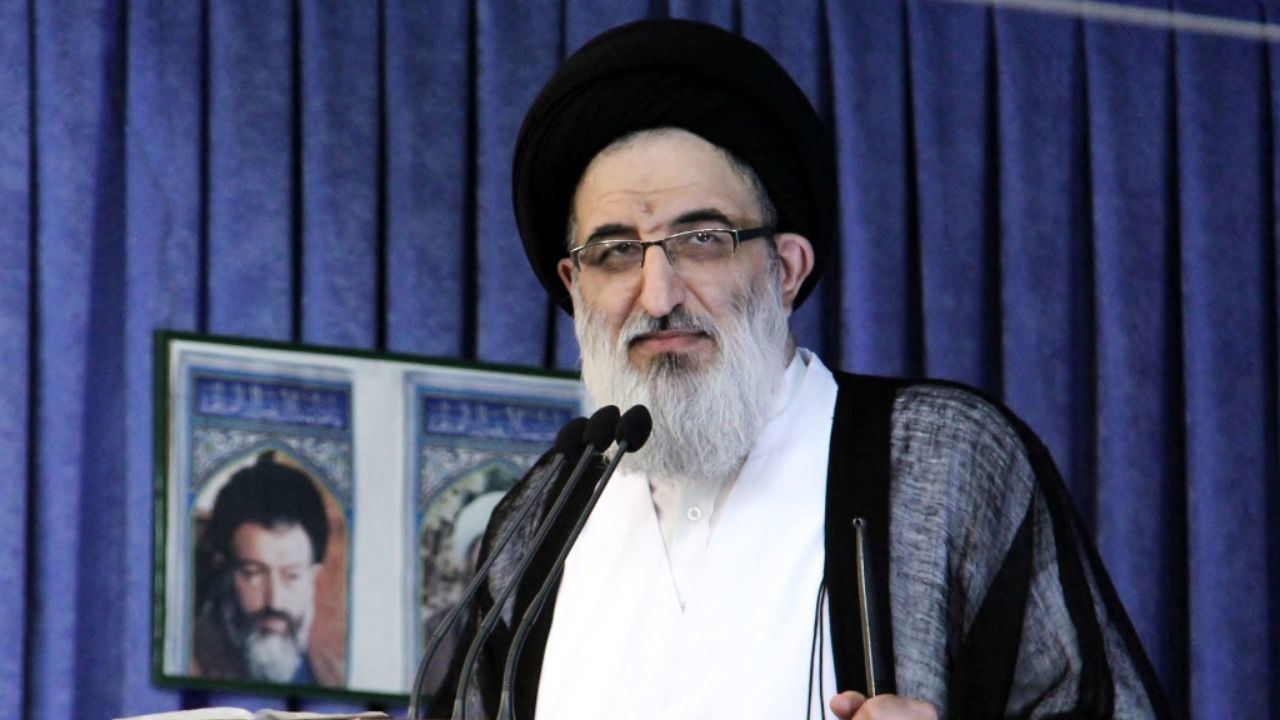 گاهی مردم را به کوروش و گاهی کریسمس سوق می‌دهند