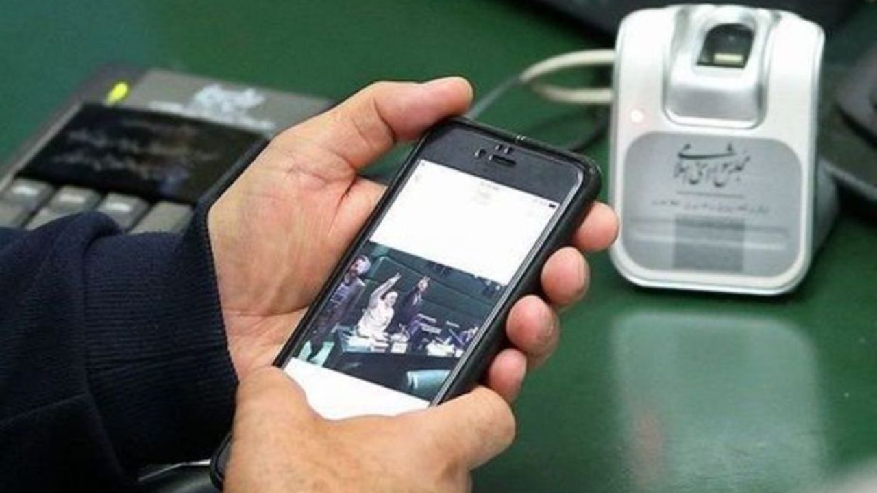 طرح ممنوعیت استفاده نمایندگان از تلفن همراه تصویب شد