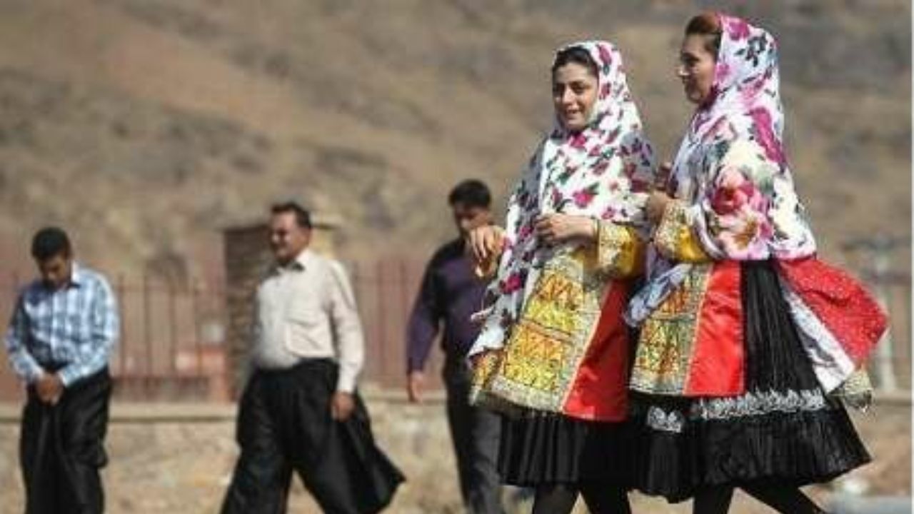 تاثیر لباس محلی در کاهش بحران هویت