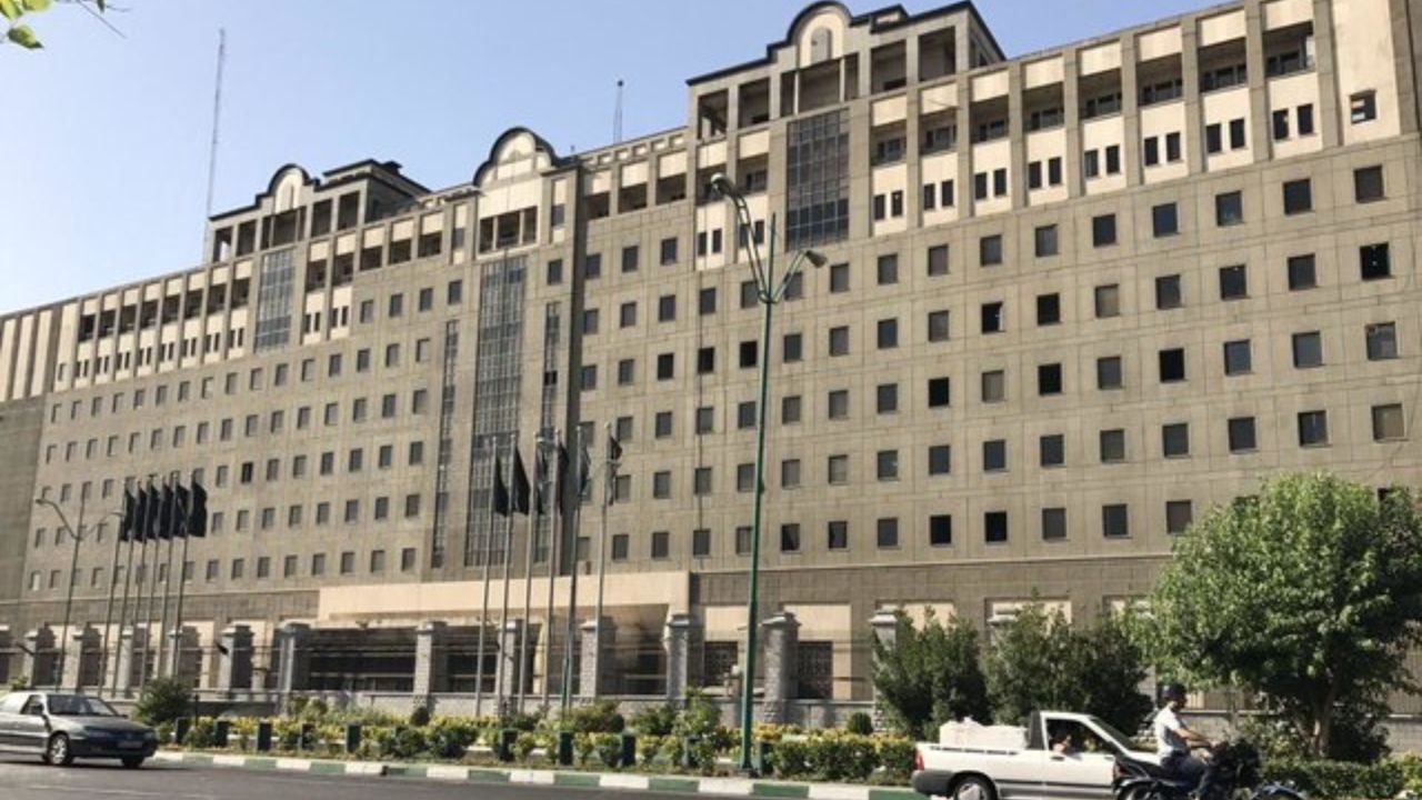تجمع تعدادی از معلولان مقابل مجلس