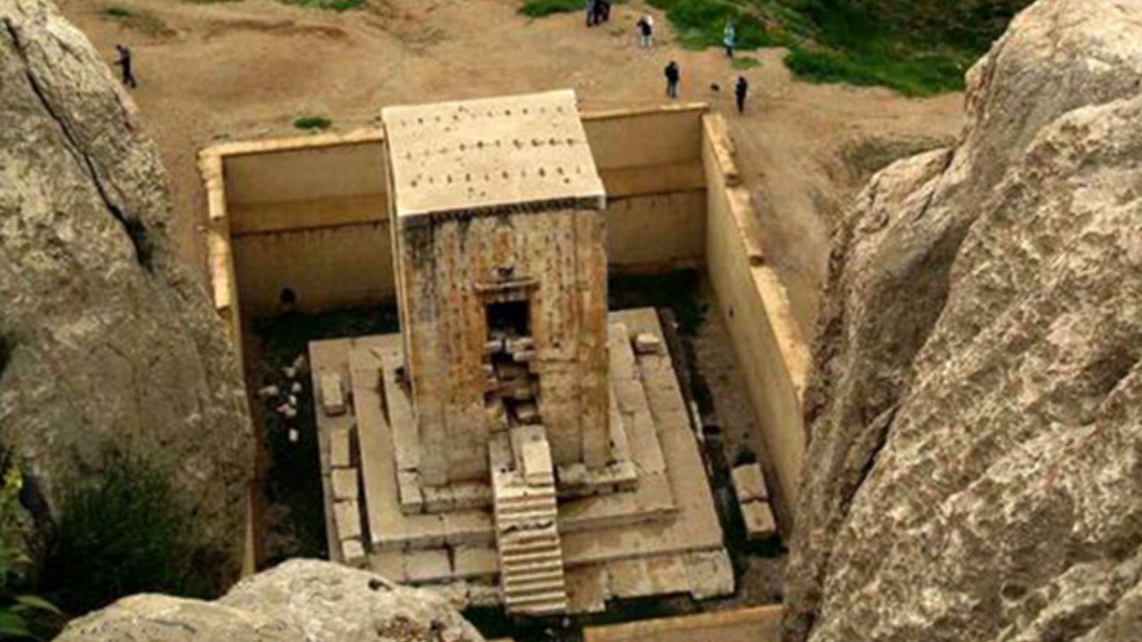 کعبه زرتشت نشست ندارد
