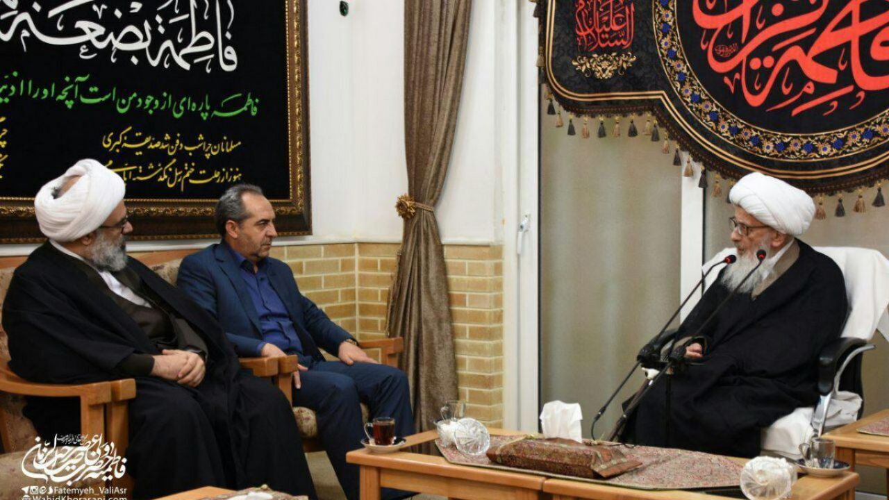 در ایام فاطمیه همه شهر را سیاه‌پوش کنید