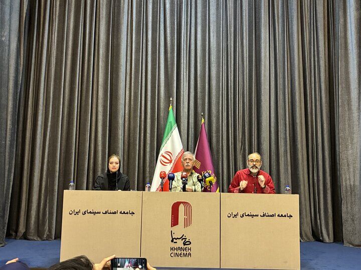 واکنش تند اسعدیان به روایتی از بازداشت بازیگران: طبق پیگیری‌های ما دستگیری بازیگران یک برنامه سیستماک‌ نبود بلکه یک‌ حرکت آتش به اختیار بود و تعدادی از دوستان بازیگر ما در یک مهمانی شخصی بازداشت می‌شوند