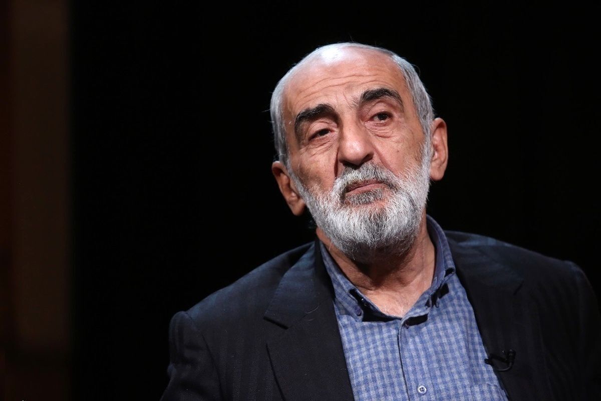شریعتمداری: برخورد قاطعانه با دلالان و برخی از صرافان متخلف باید به فرشته‌های زمینی یعنی «بسیجیان» سپرده شود