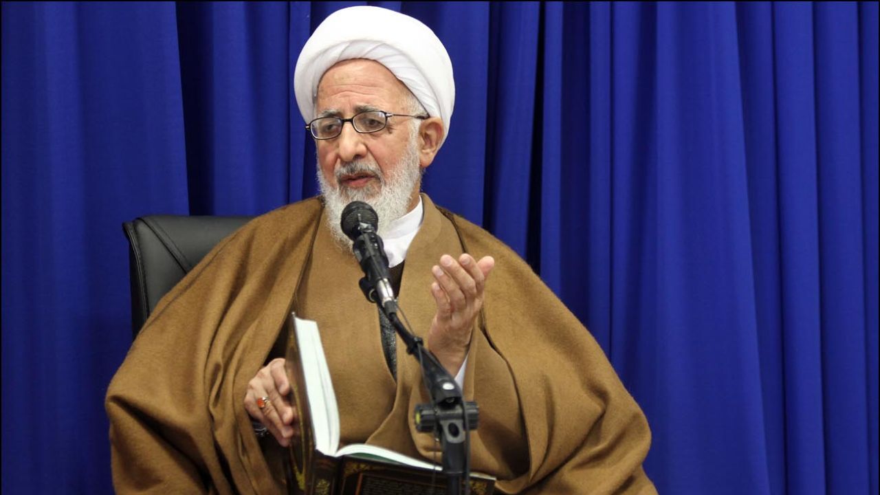 نظر جوادی آملی در خصوص روسری های بر سر چوب