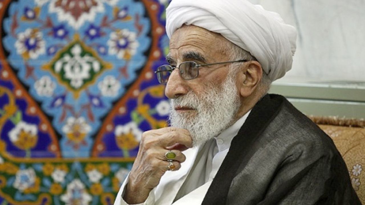 مسئولین کشور گره‌های اقتصادی را گشوده و معیشت مردم را بهبود ببخشند