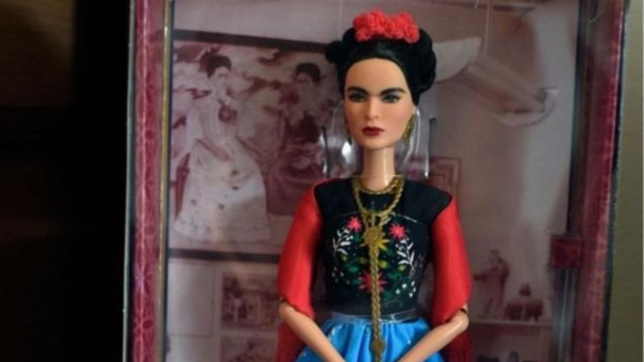 جمع‌آوری عروسک‌های فریدا کالو در مکزیک