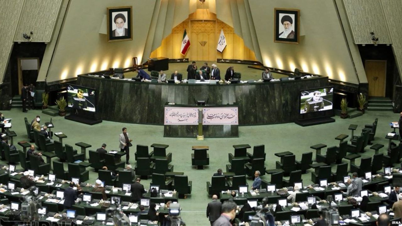 جلسه علنی امروز مجلس، جلسه‌ای با رنگ و بوی عید
