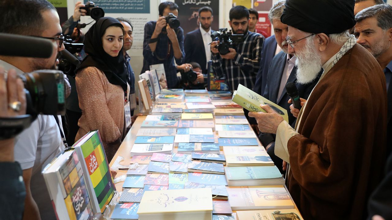 نقش کتاب یک نقش بی‌بدیل است/ امیدواریم کتاب جایگاه حقیقی خود را در جامعه بیابد