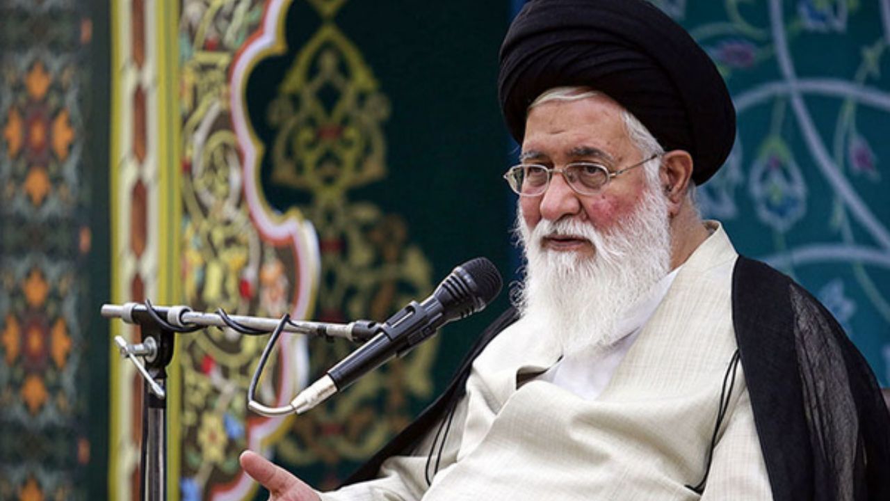 دچار عده‌ای نخبه هستیم که مردم را به راه می‌اندازند و به اسم آزادی خلاف دین عمل می‌کنند/ نباید از یک اخم و یا حرکت دشمن ترسید