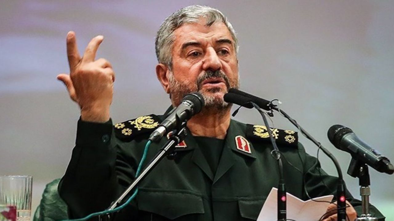 نمی‌دانیم به نویسندگان این نامه دیوانه بگوییم یا چیز دیگر/ ما دستور سازش نداریم
