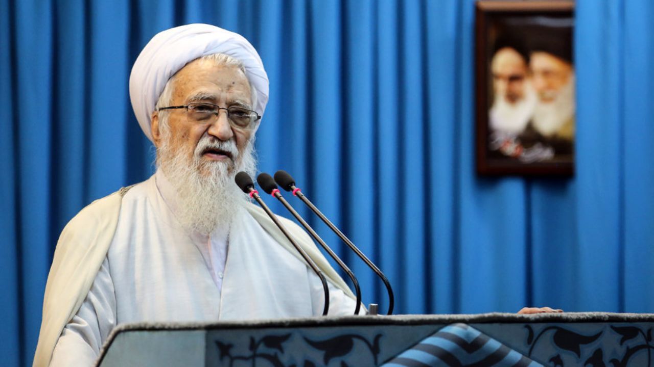 همه دست به دست هم داده‌اند تا این انقلاب را نابود کنند/ می‌توانیم مخالفین‌مان را سرکوب کنیم، ولی این فکر اشتباه است