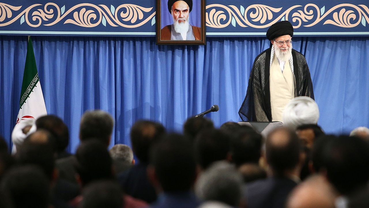 آن استعدادی که قادر به غنی‌سازی 20درصد است، در حل مشکلات صنعت نفت هم توانا است/ هیچ کشوری مثل ایران آبرومند و دارای ارادتمند نیست