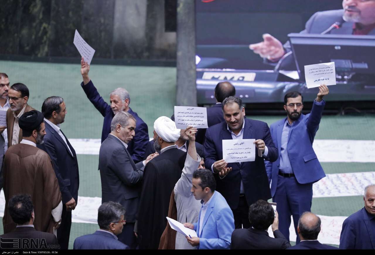 طومارنویسی در شأن مکان مقدسی مانند مجلس نیست