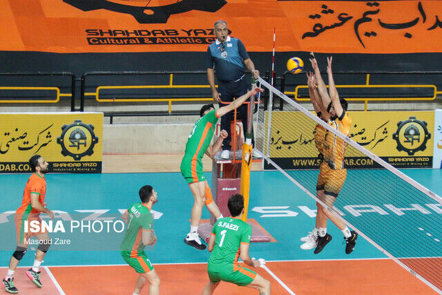 بهروز عطایی به بازیکن سیلی زد، سرمربی حریف اخراج شد!