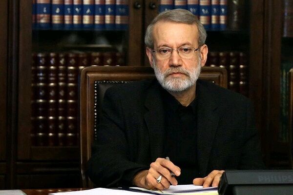 عکسی از حضور علی لاریجانی و فرزند شهید بهشتی در مراسم وداع با استاد اسلامی ندوشن + تصویر