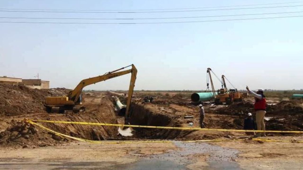 بازسازی خط انتقال آب روستاهای آبادان در حال انجام است