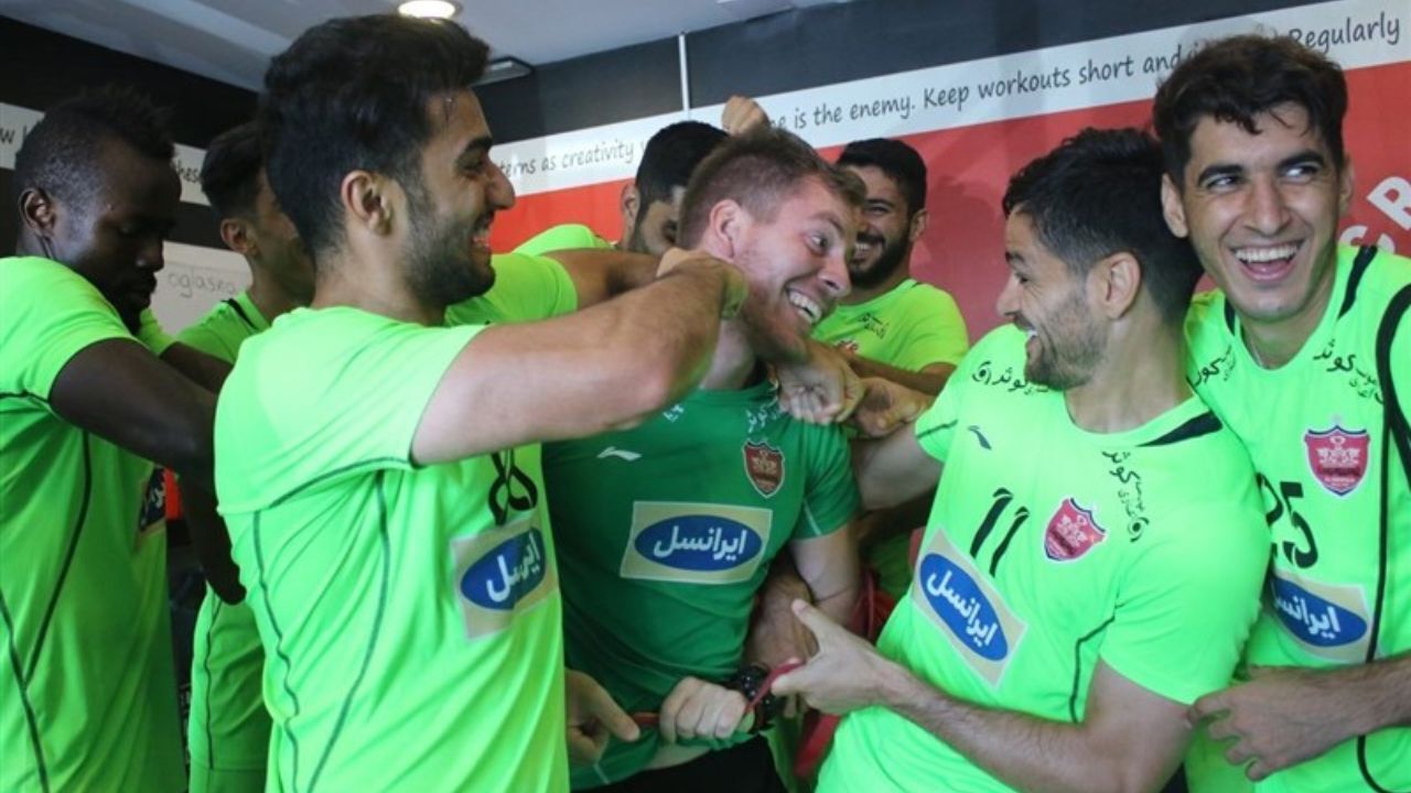 حمله بازیکنان پرسپولیس به مارکو