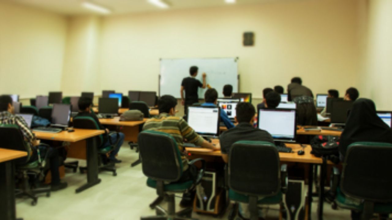 کشور فقط به لیسانس، ارشد و دکترا نیاز ندارد
