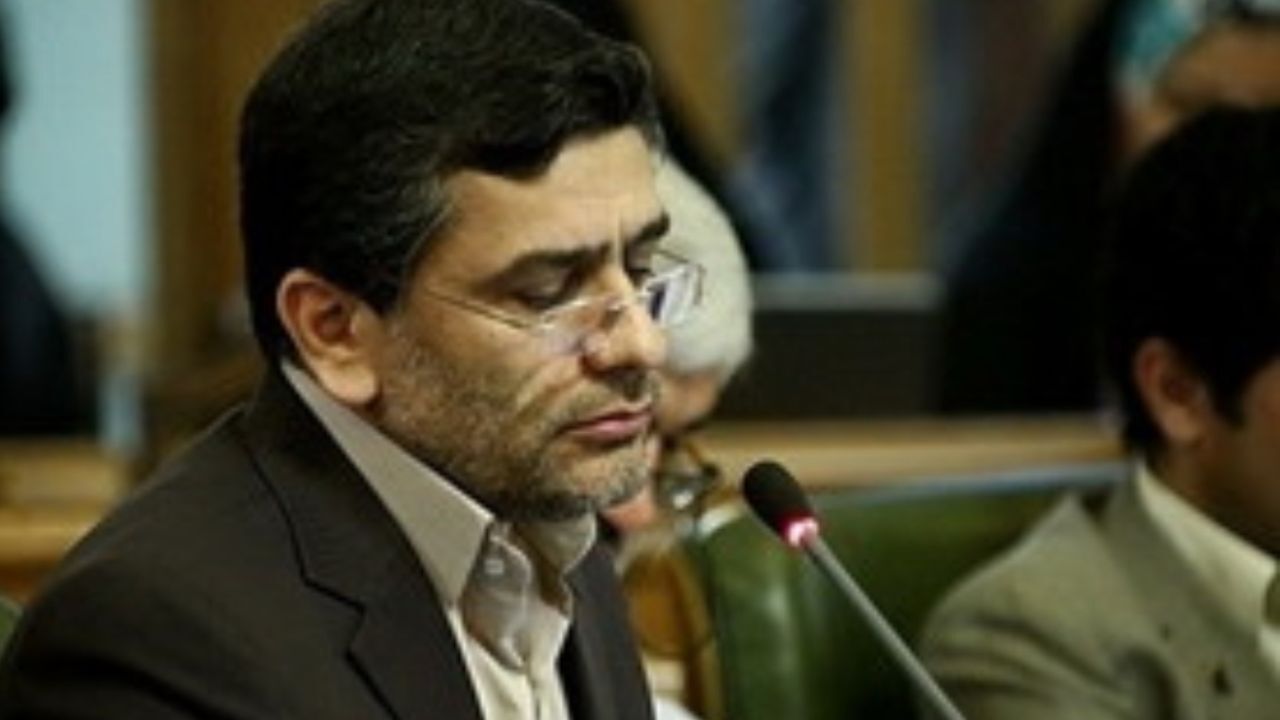 معلوم است تیم قبل در مجموعه شهرداری نفوذ دارد