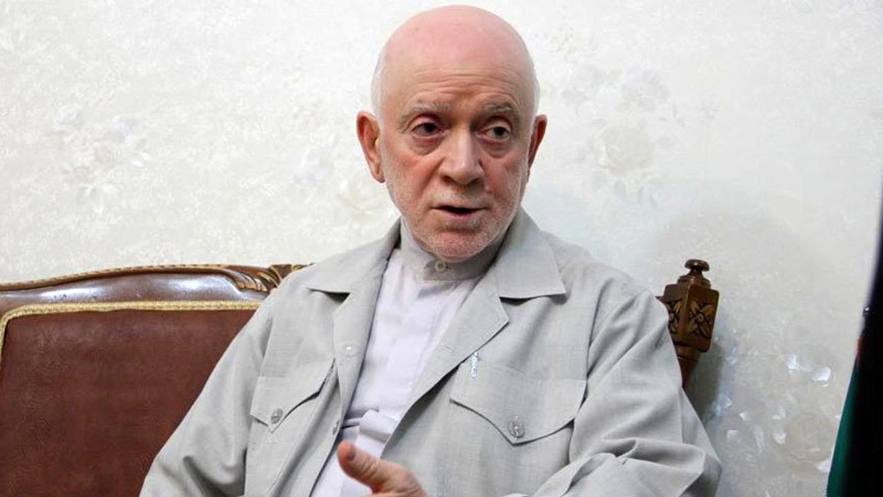 دولت و قوه قضائیه در مبارزه با فساد تعلل کرده‌اند/ جهانگیری باید برکنار شود