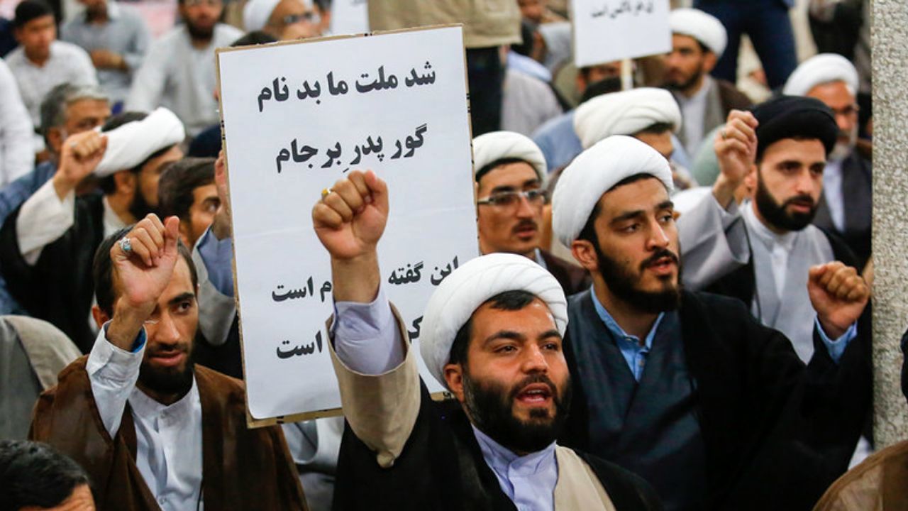 بزرگان حوزه اجازه ندهند تندروها با اعتبار روحانیت بازی کنند