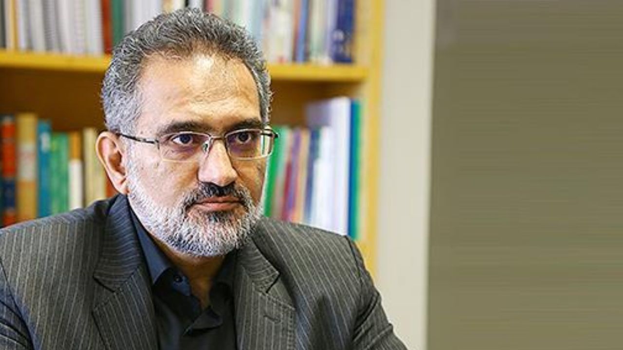 نباید به کسانی که به کشور خیانت می‌کنند رحم کرد