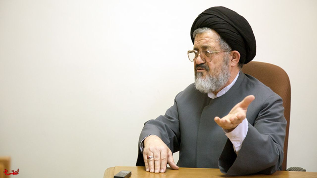 مسئولان مداحان را نسبت به مسائل کشور روشن کنند/ باید به مداحان بگویند در زمین دشمن بازی نکنند/ امثال ارضی از مسائل جامعه خبر ندارند