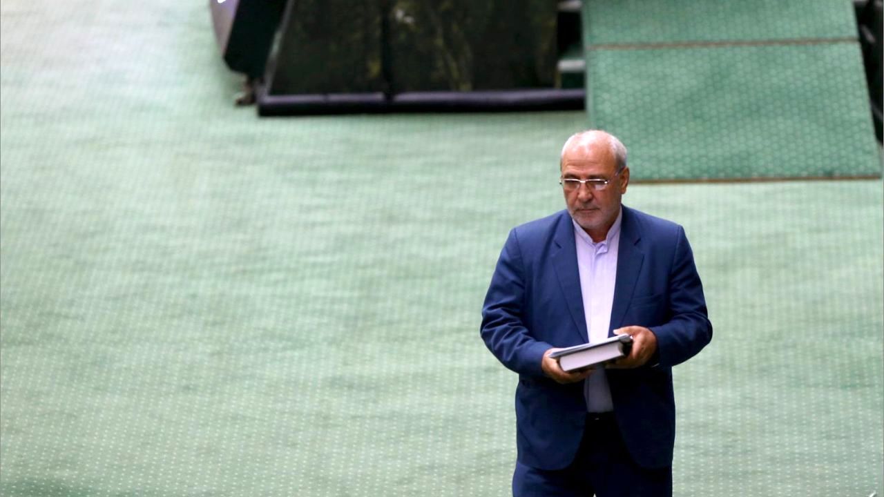 به دلیل اعلام وصول سوال از رییس‌جمهور، درباره استیضاح روحانی دست نگه داشتیم/ درباره طرح عدم کفایت رئیس‌جمهور تصمیم نگرفته‌ایم