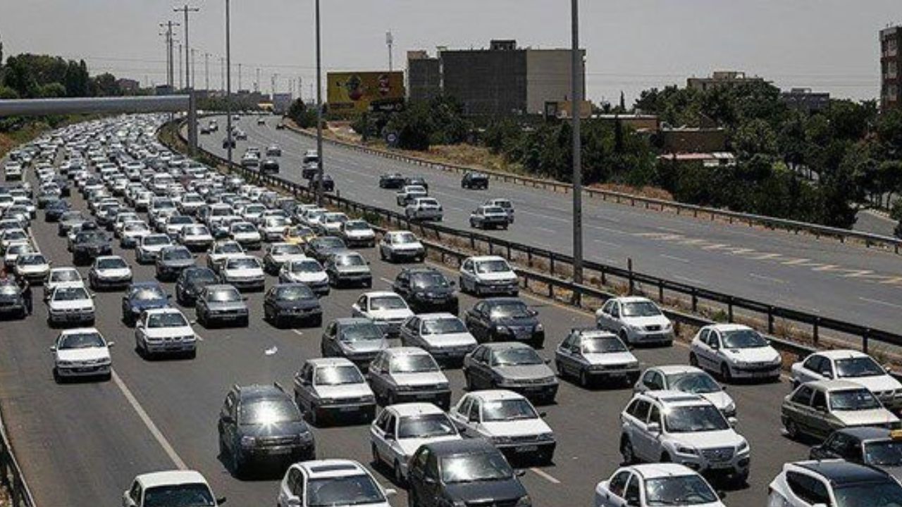 ترافیک نیمه سنگین در محور قزوین- کرج/ مه گرفتگی در ارتفاعات محور کرج- چالوس و فیروزکوه