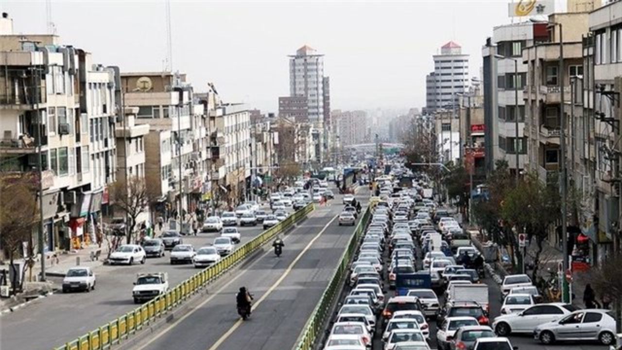 ترافیک سنگین در ورودی کلانشهرها/ مه‌گرفتگی و کاهش دید در برخی محورها
