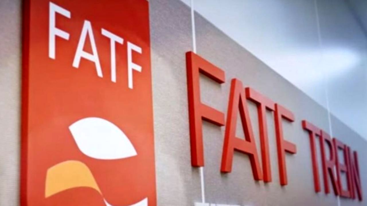 مخالفان تصویب CFT مقابل مجلس تجمع کردند/ حضور نمایندگان دلواپس در میان تجمع‌کنندگان