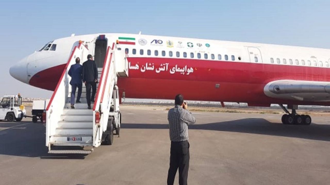 هواپیمای آتش نشانی بر فراز هورالعظیم آتشین به پرواز درآمد
