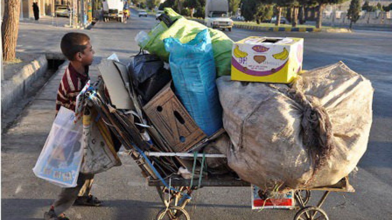 کارکردن کودکان در خیابان «کودک‌ آزاری» است