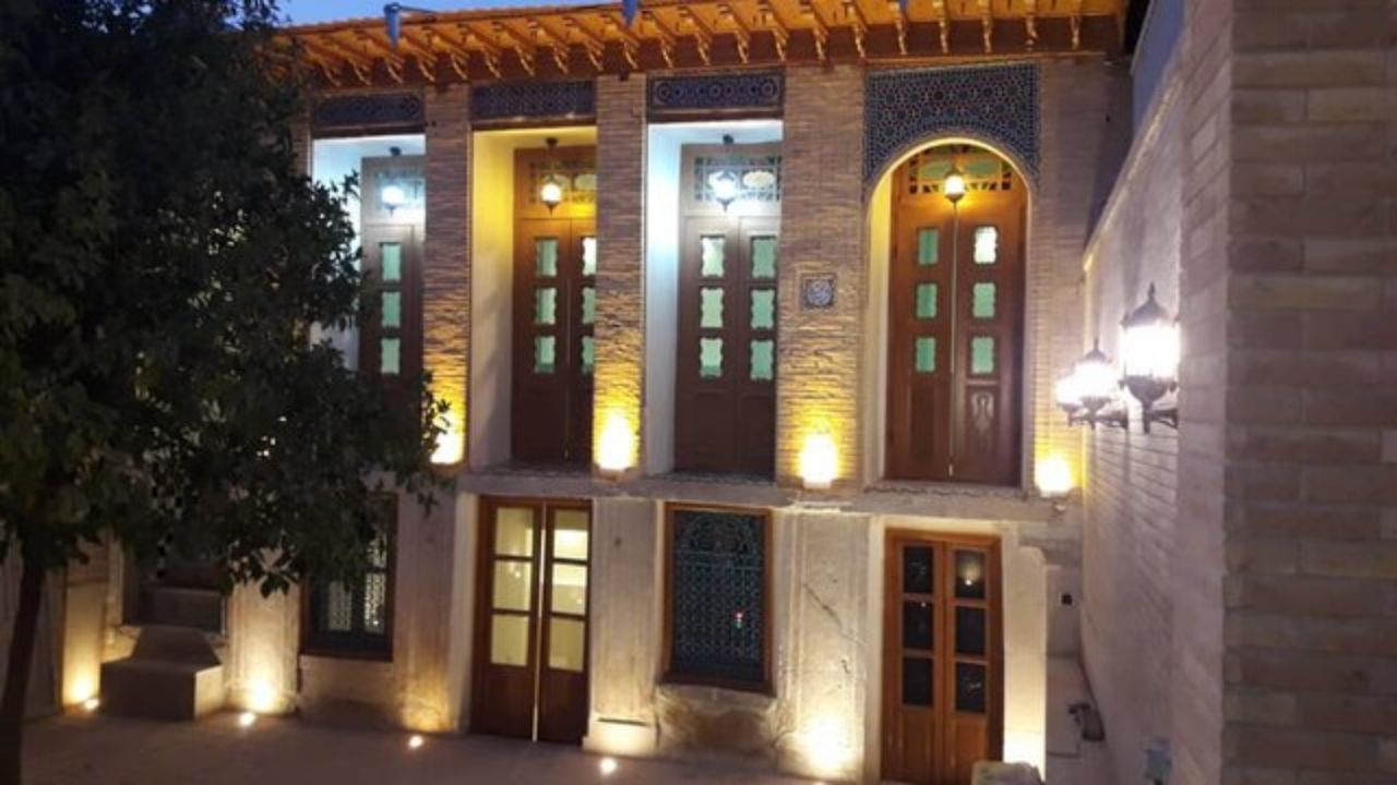 انگار از بانک پول نزول گرفته‌ایم