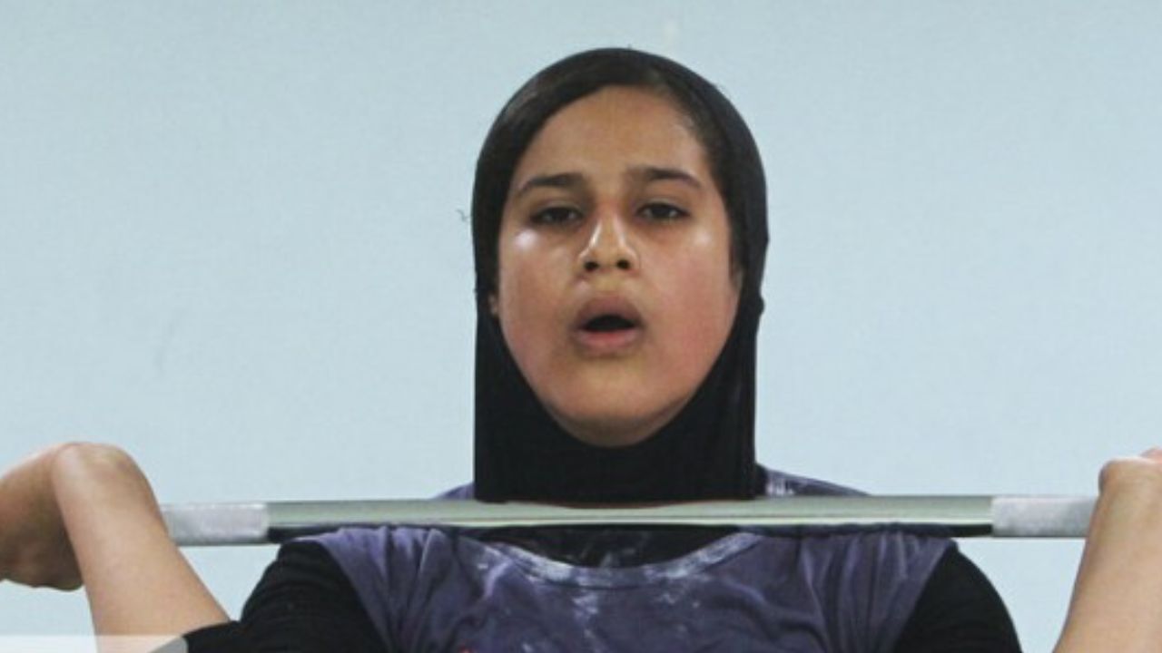 کسب مدال جهانی وزنه‌برداری تمامی سختی‌ها را از یادم برد/ حس و حال وصف‌ناپذیری از این تاریخ‌سازی دارم/ بدون توجه به نظرات داریوش ارجمند به کارم ادامه می‌دهم/ سهراب مرادی الگوی ورزشی و اخلاقی من است