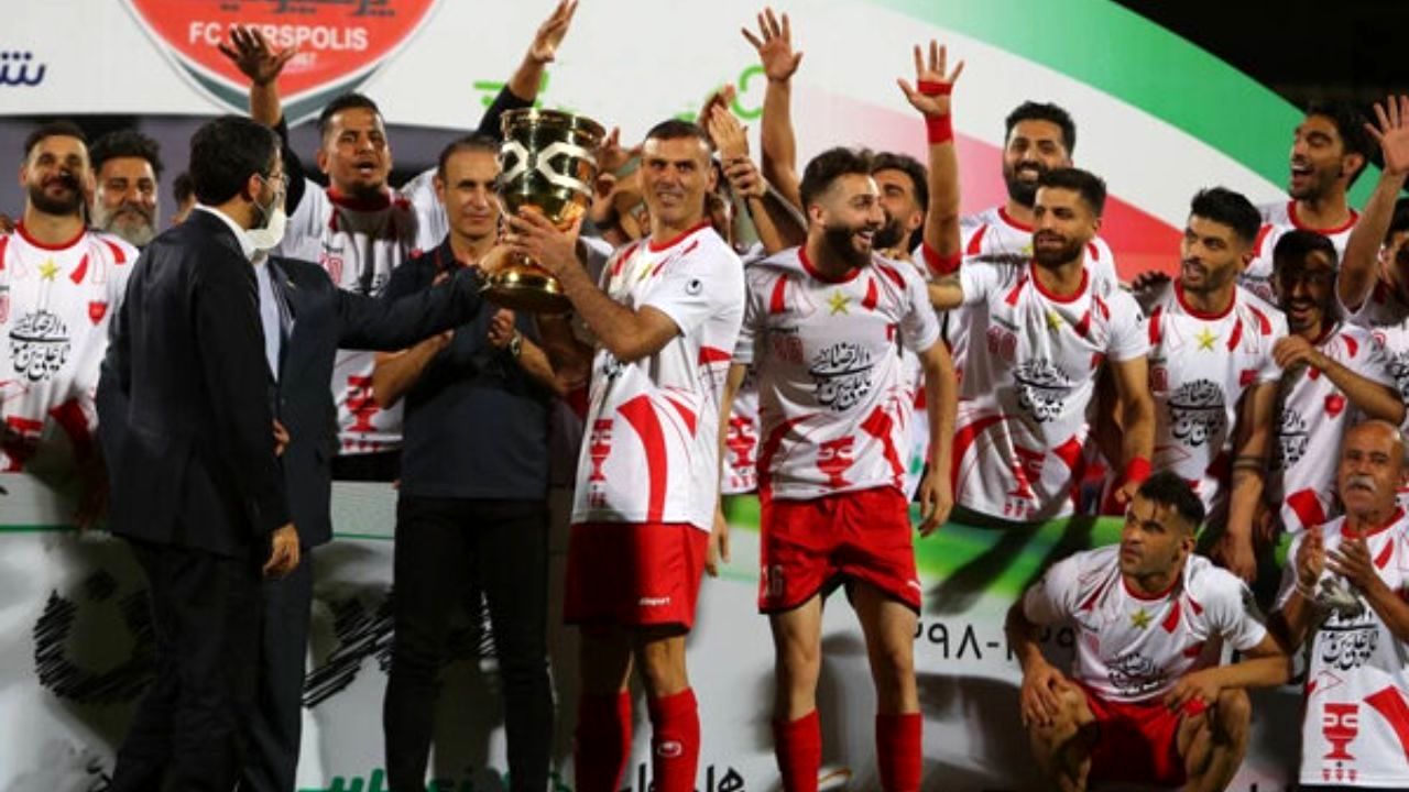 کوبیدن مشت روی میز نشان‌دهنده ضعف فنی یک مربی است/ قهرمانی سوپرجام سرآغاز قهرمانی‌های بعدی است