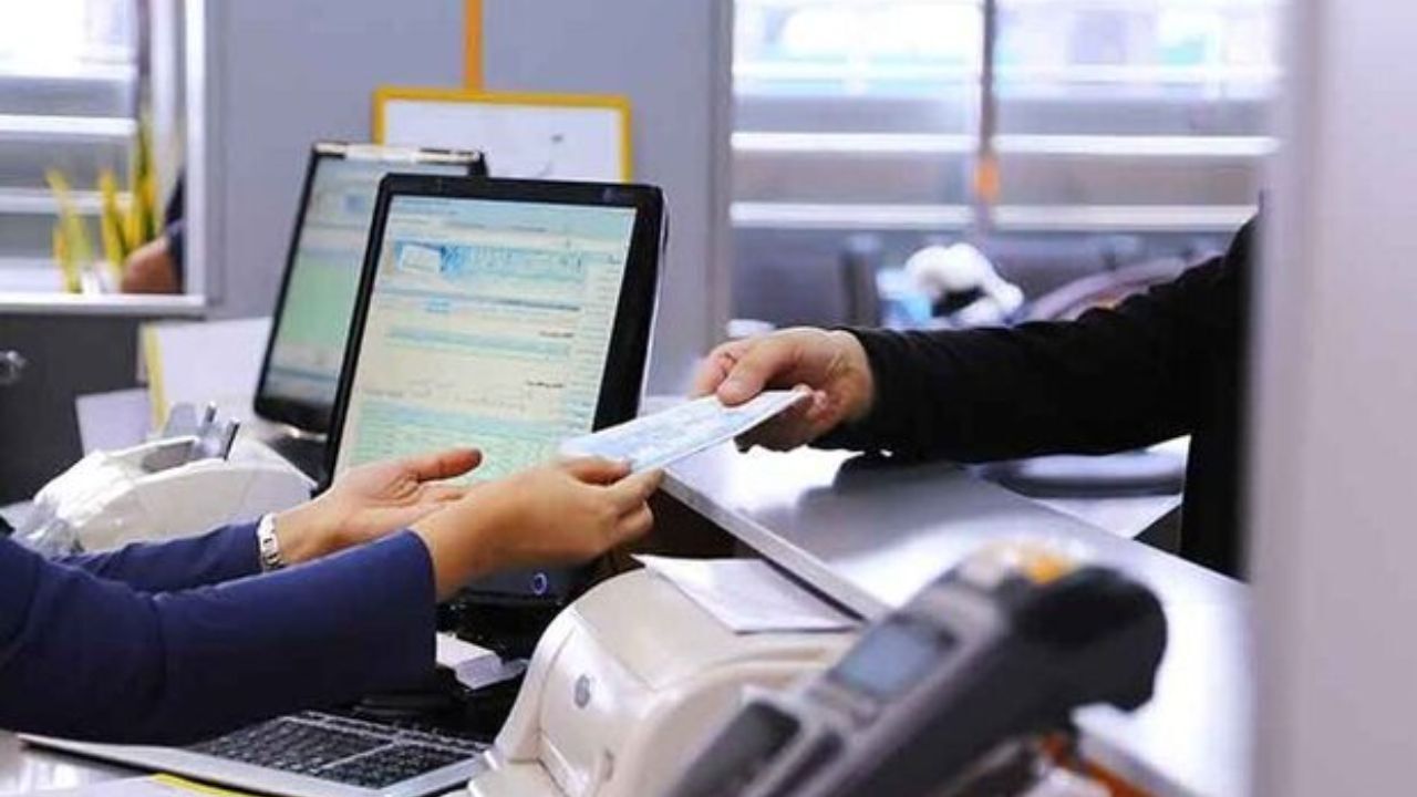 گلایه کارمندان بانک‌ها از عدم برنامه دولت برای واکسیناسیون