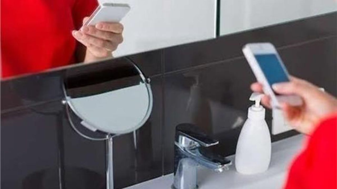 تلفن همراه را با خود به دستشویی نبرید!