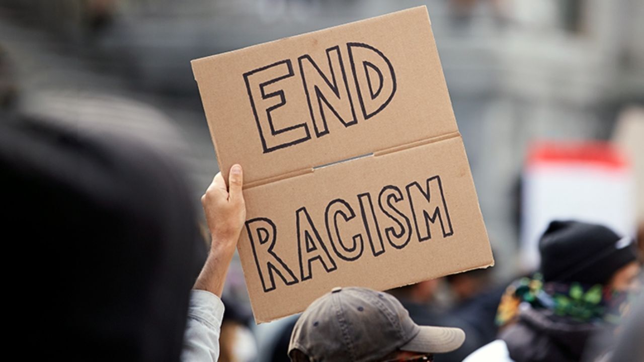 نژادپرستی نهادی و ساختاری چیست؟