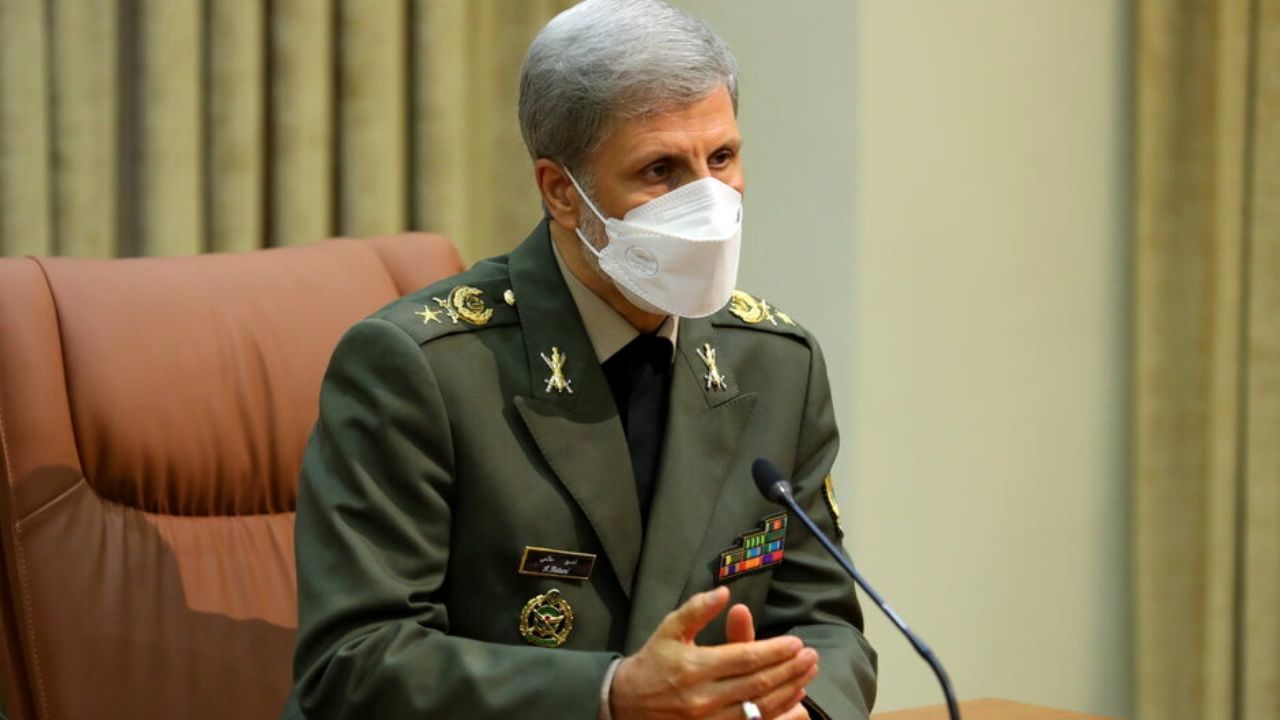 تدوین زندگی‌نامه شهداء تاثیر شگرفی در جامعه دارد / جامعه‌ای که در آن روح ایثار و شهادت نباشد، یک جامعه بی‌روح و بی‌حرکت است