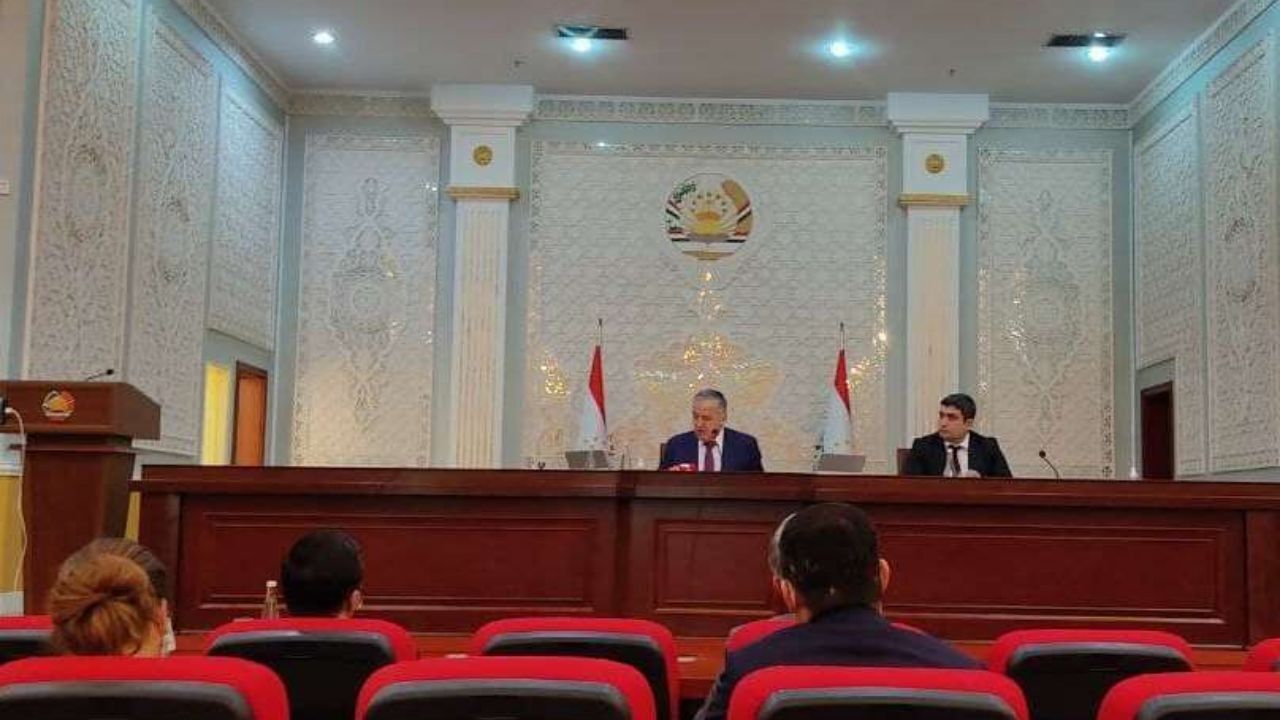 دوشنبه با نمایندگان طالبان مذاکره نمی کند