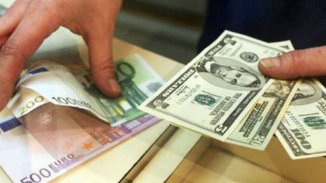 درآمدهای ارزی کشور در سال 99 کمتر از نصف شد