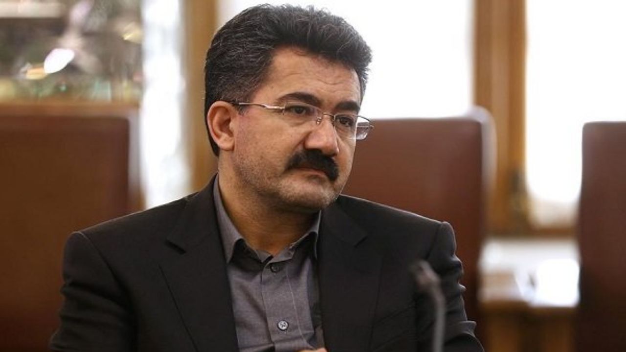 دلیل عدم پاسخگویی نمایندگان مجلس نبود احزاب است / فشارهایی که به نماینده در حوزه انتخابیه وارد می‌شود کمتر از فشارهای بالا نیست / فقدان مکانیزم نظارت بر رفتار نمایندگان باعث دخالت آن‌ها در همه حوزه‌ها شده است