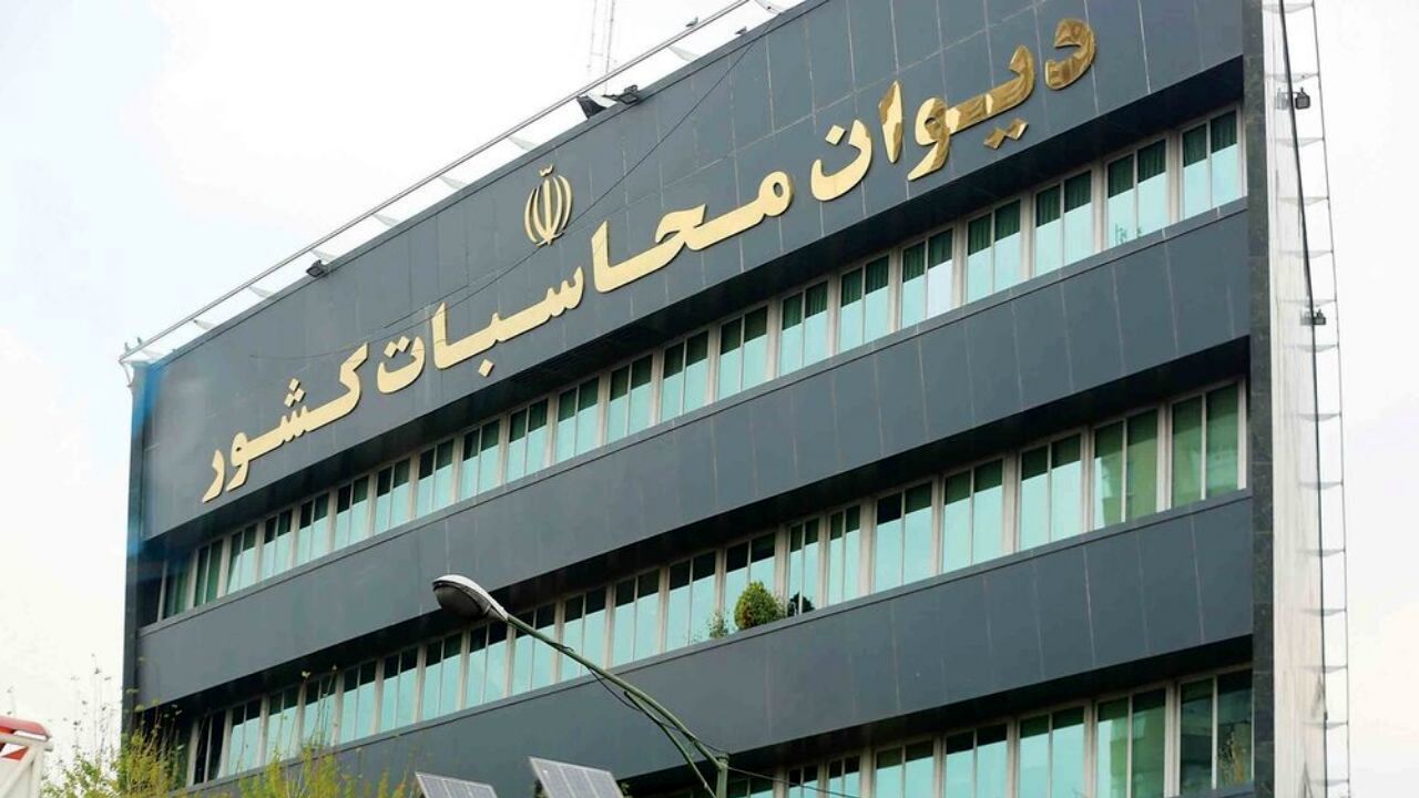 اعمال همسان سازی حقوق اساتید دانشگاه‌ها غیرقانونی است