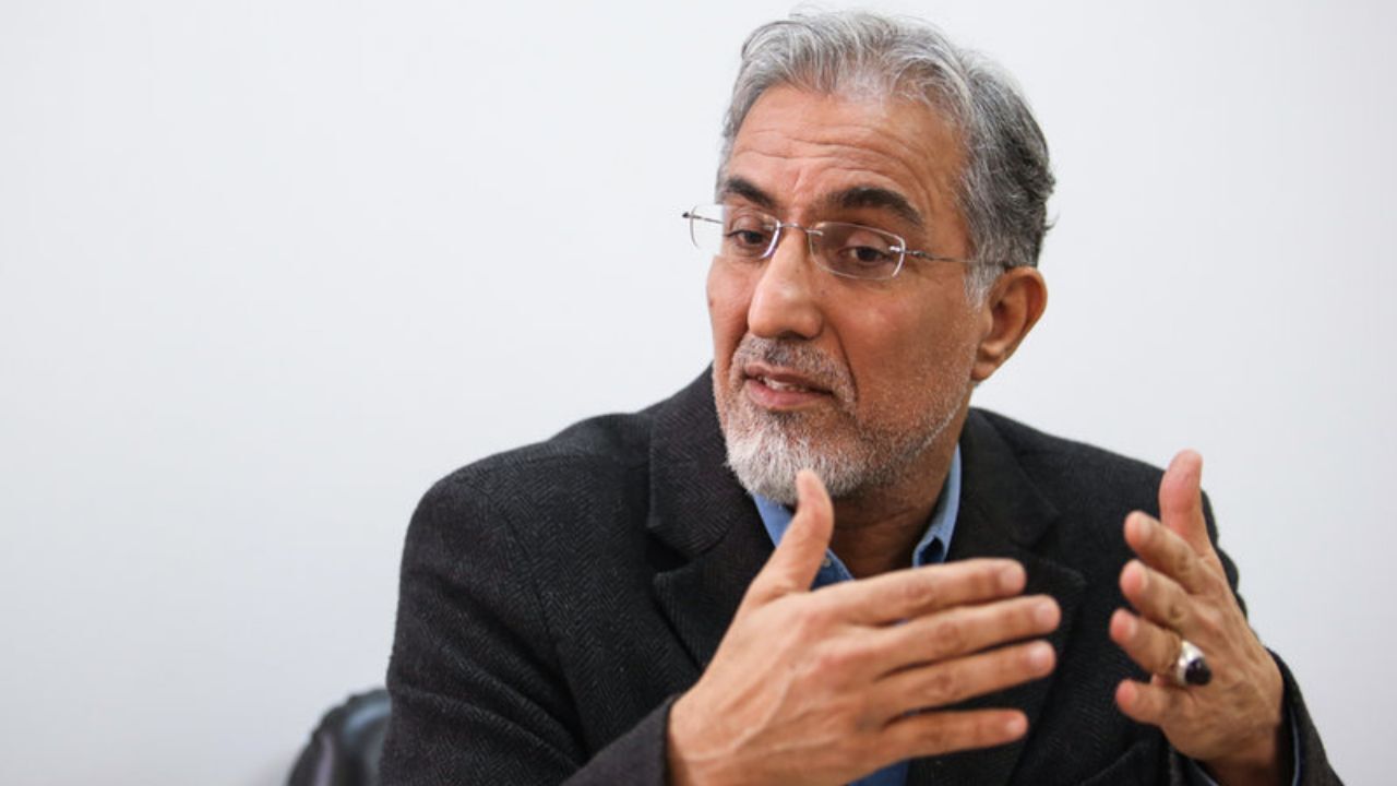 گروهی برای براندازی کشور برنامه دارند/ بخش قابل توجهی از فساد در کشور ما قانونی شده است/ دلار باید به زیر 10 هزار تومان کاهش داده شود/ دولت جدید هنوز برنامه ندارد/ هیچ فرصتی برای گرفتن تصمیمات زمان‌دار در دولت رییسی وجود ندارد