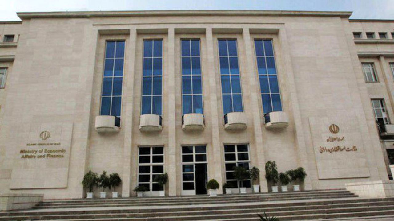 ارزیابی عملکرد وزارت اقتصاد با نگاه سیاست زده و جناحی، مردود است