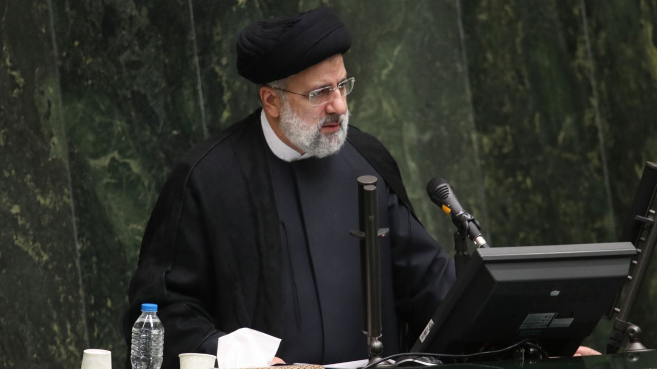 نسبت به برخی اتهامات علیه وزرای پیشنهادی که اعلام شد حساس شدم؛ با وزارت اطلاعات و اطلاعات سپاه تماس گرفتم / 3 روز وقت گذاشتند؛ نهایتا اعلام کردند نکته خاصی وجود ندارد