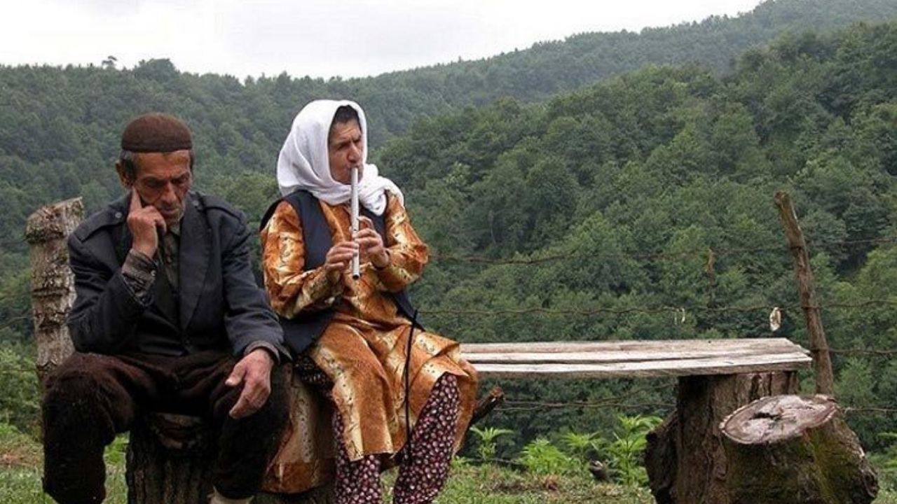 نغمه ها و سازهای اصیل این سرزمین را به جشنواره موسیقی نواحی برسانند