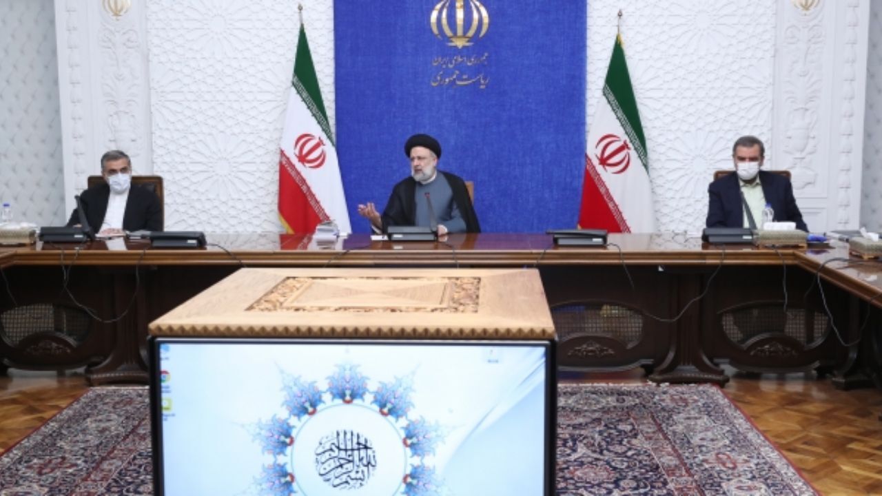 رئیسی: اجرای آزمایشی مدیریت هوشمند شیوه‌نامه‌های بهداشتی در یکی از استانها آغاز شود/ تاکید بر ضرورت رعایت کامل شیوه نامه های بهداشتی در مراسم دهه آخر صفر/ انجام تزریق دوز سوم واکسن کرونا برای کادر بهداشت